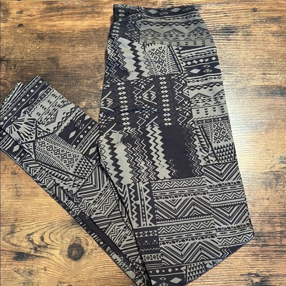 LuLaRoe Black and Gray Patterned Leggings